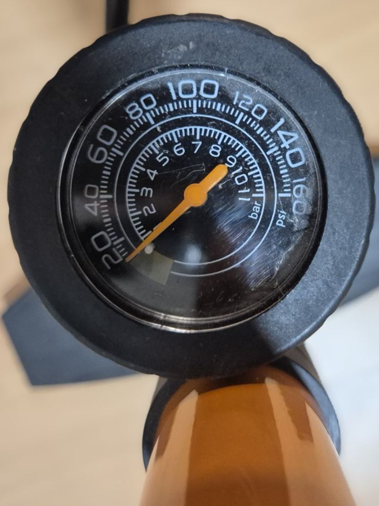 Pompe: Fahrrad Standpumpe mit Manometer – Usato da Hinwil venduto da Iceeagle 4