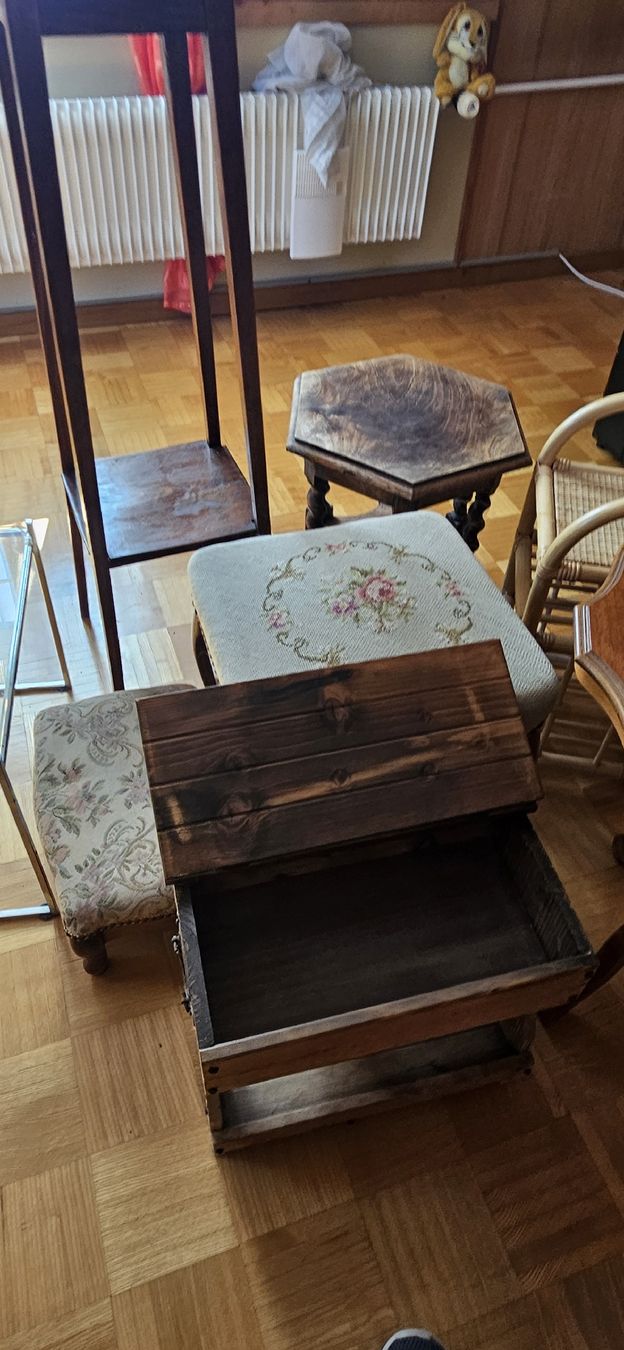 Set di tavolo e panche: Diverse Kleinmöbel Lot – Usato da Belp venduto da Ginus85 1