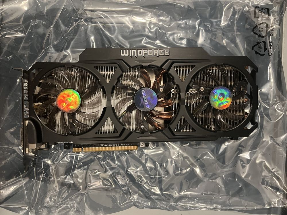 Gigabyte AMD Radeon R9 290X 4GB Grafikkarte - Windforce 3X (Gebraucht ...
