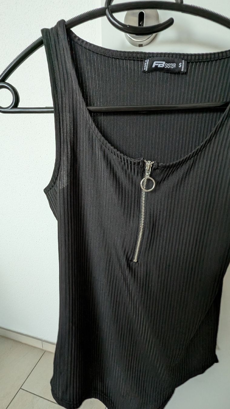 Top: Body S – Usato da Ganterschwil venduto da Nike18 1