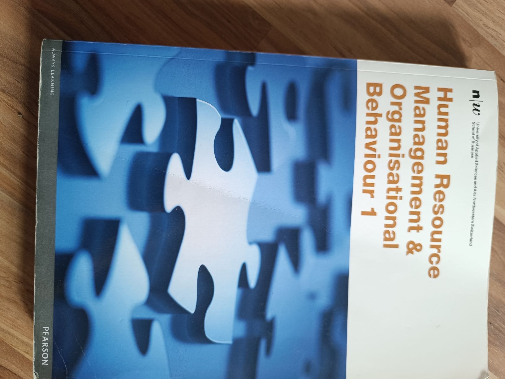 Bücher: Human Resource Management, Organisational Behaviour 1. – Gebraucht aus Aarwangen von Byv7