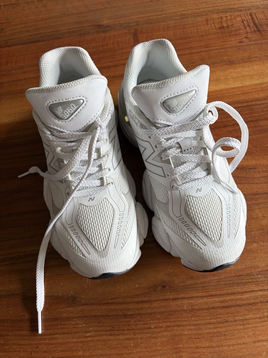 New Balance Scarpe da donna: New Balance 9060 – Usato da Murten venduto da Boracay5