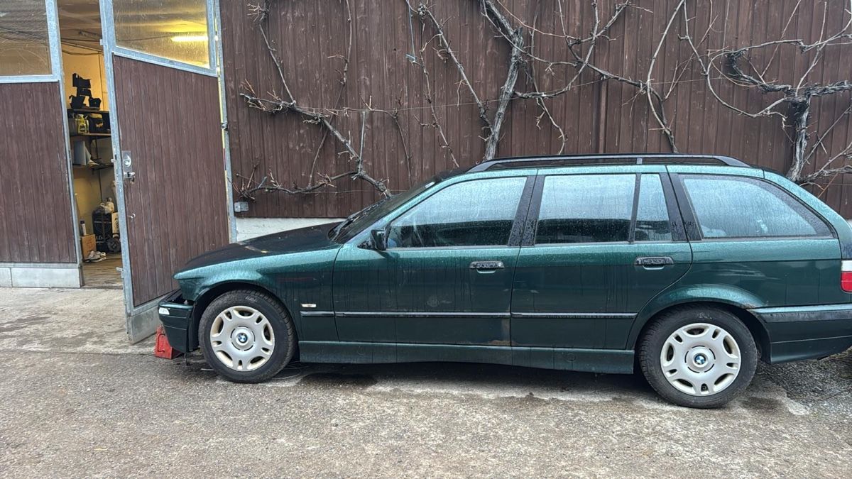BMW Automobili: BMW 320i e36  1999 JG. Ersatzteilspender    – Difettoso da Jonen venduto da BMWE369 2