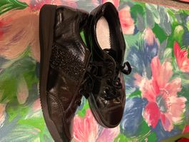 Schwarze Lack-Sneakers, Gr. 40, Top Zustand für Herbst!
