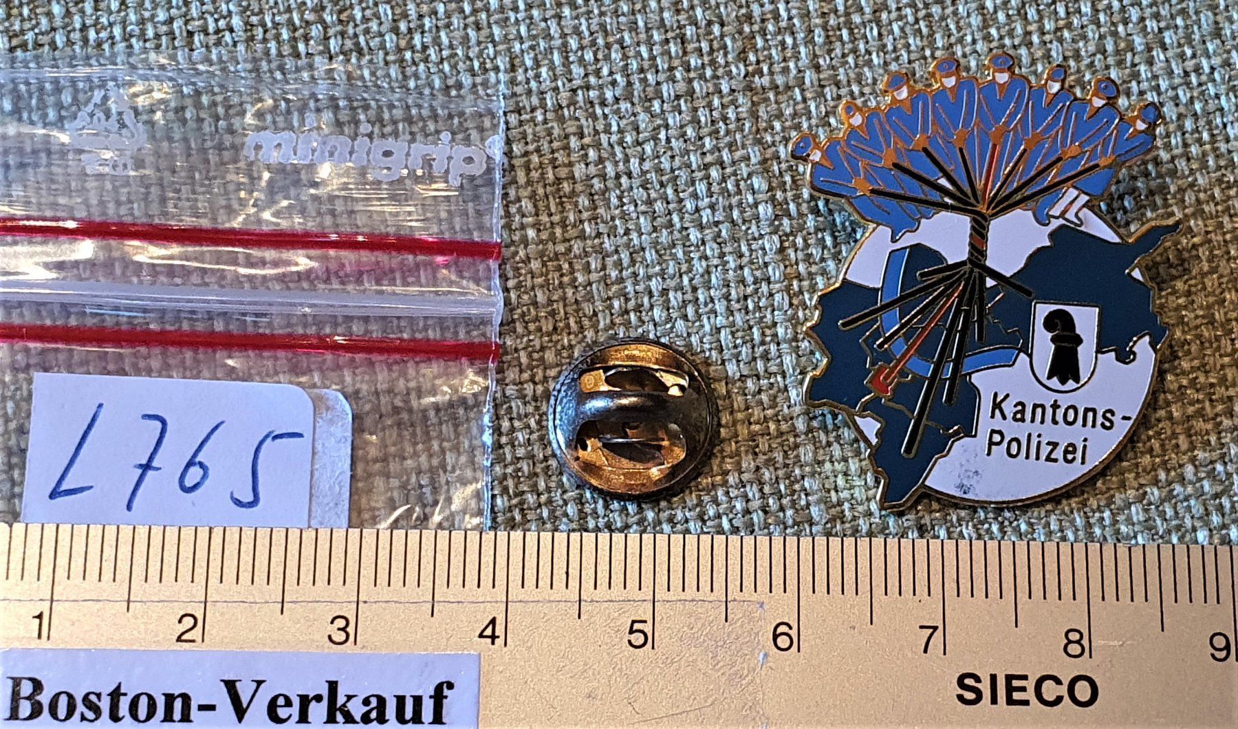 Placchette & Badge: L765 - Pin Kantons Polizei Basel – Usato da Reinach BL venduto da Boston-Verkauf 1