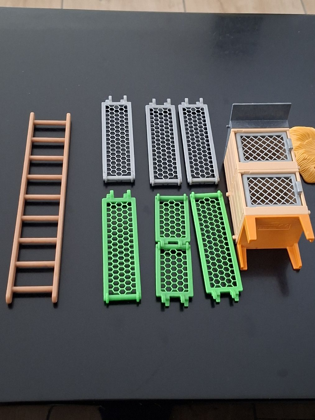 Playmobil Spielzeuge: Playmobil 6 Hasen, 2 Hamster , 2 Eichhörnchen – Gebraucht aus  von  3