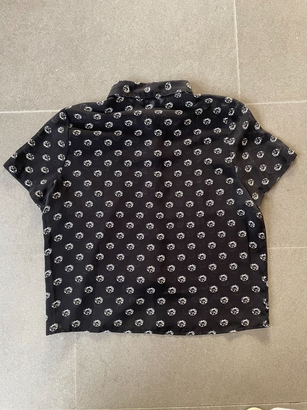 Camicette: Kurzarm Bluse schwarz mit Blumenprint – Usato da Zofingen venduto da angito 1