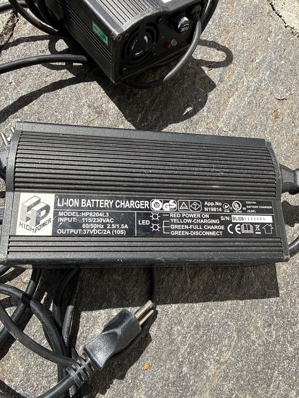 Caricabatterie: Lot 6 Chargeur Vélo électrique – Usato da St imier venduto da sav_bjf9 2
