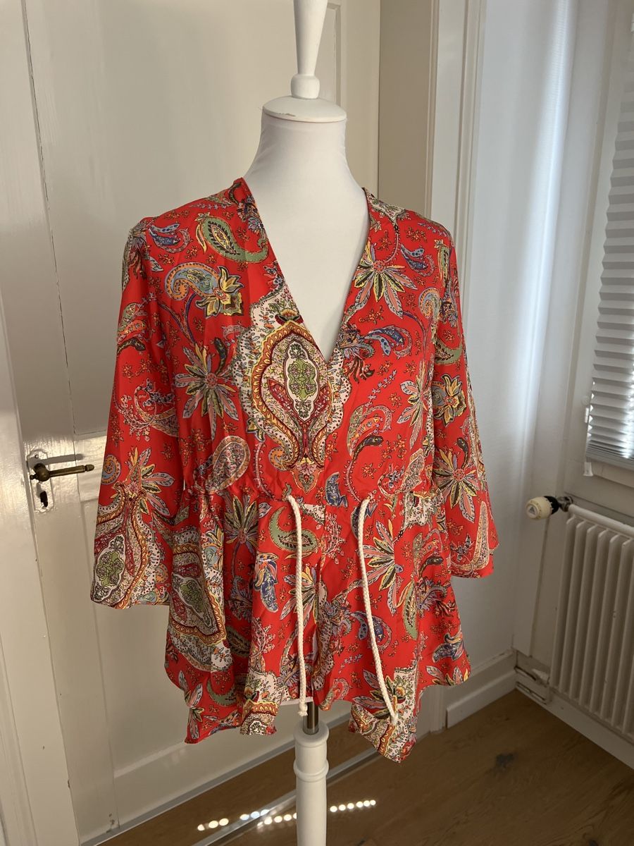 Zara Camicette: Neu: Zara Bluse mit Muster, Rot, Grösse S / M – Nuovo (secondo la descrizione) da Oensingen venduto da SchickeDame 1