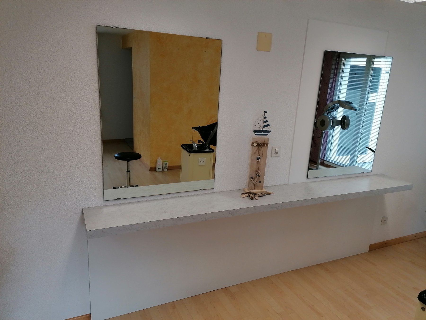 Piatti di portata: 1 grosses Tablar Bedienungsplatz Coiffeur – Usato da Steinen venduto da kelli13 4