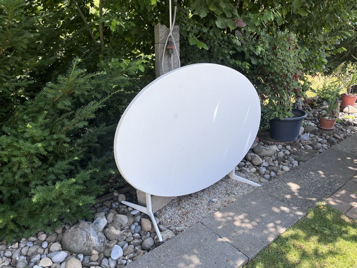 Tische: Ovaler klappbarer Gartentisch – Gebraucht aus Rapperswil BE von blackwaterswiss