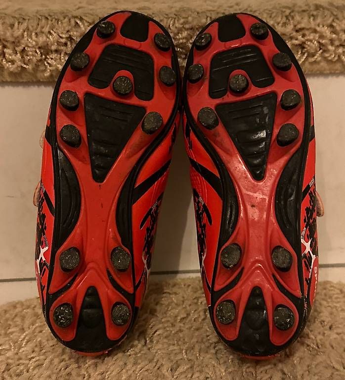 Chaussures garçon: Fußballschuhe mit Klettverschluss 31 – D'occasion à Fehren par Flugzeug1177 4