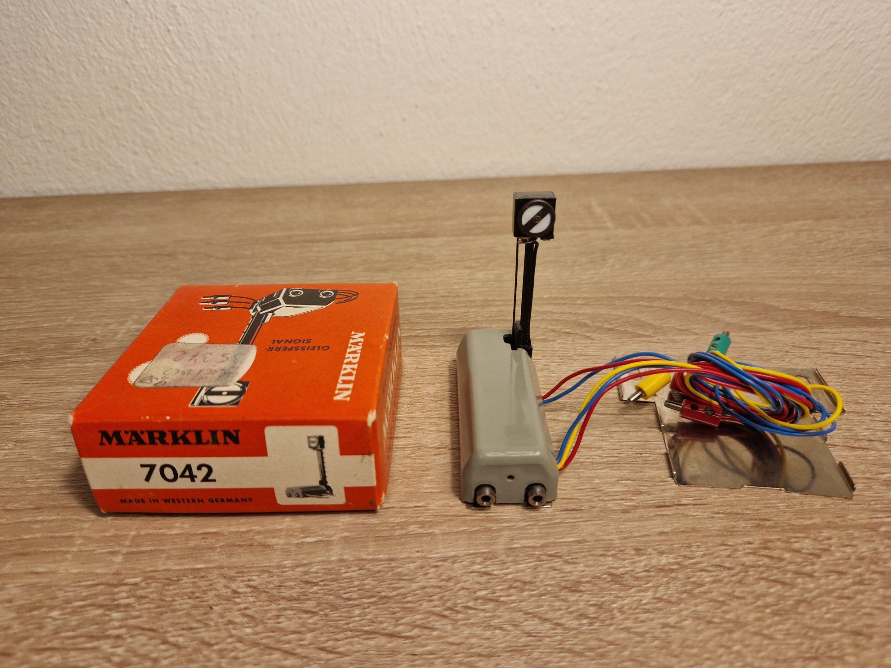 Märklin Modellini di ferrovie: Märklin 7042 Gleissperrsignal H0 – Usato da St-Aubin-Sauges venduto da tantome 1