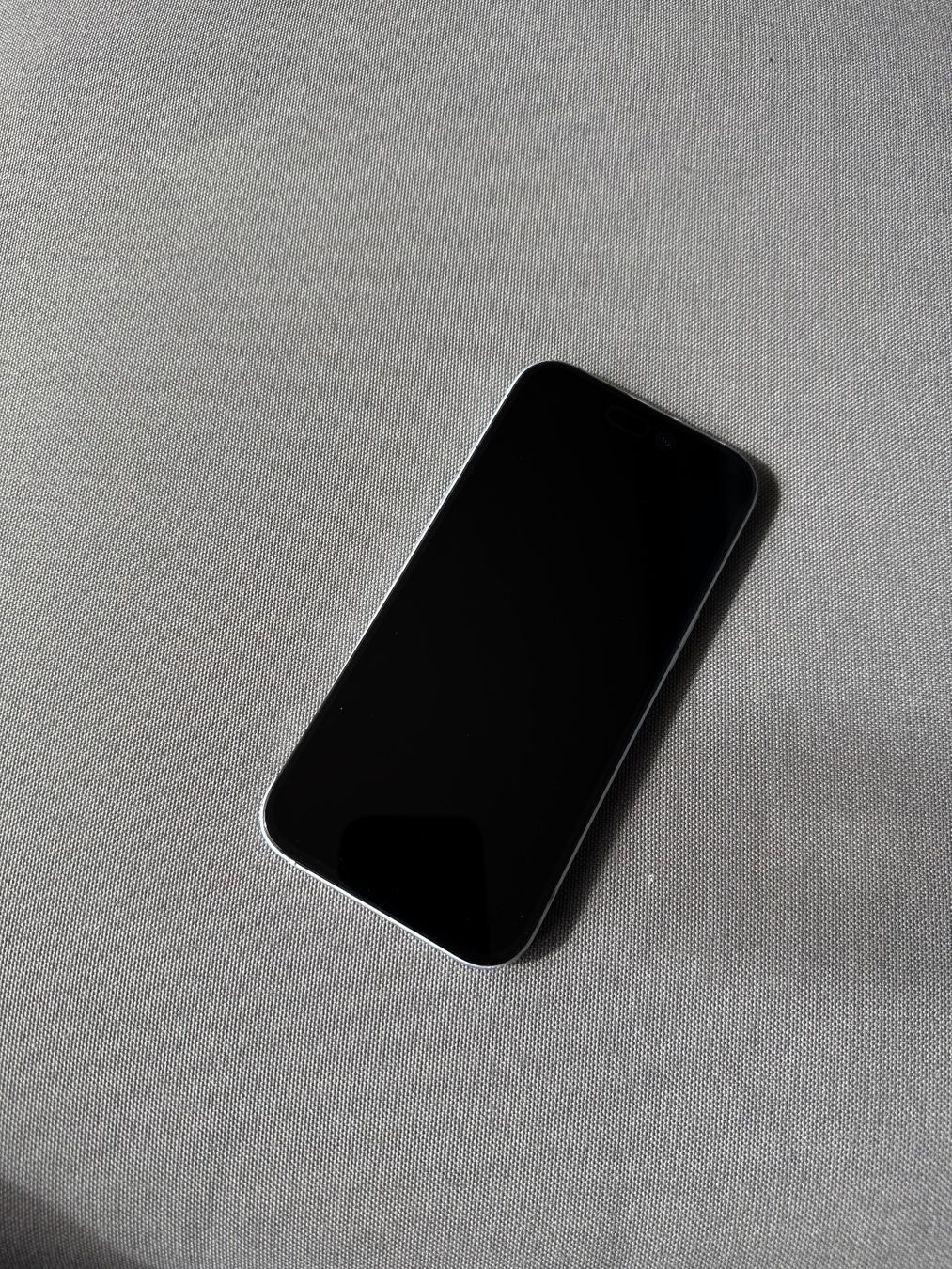 Apple Portables: Apple iPhone 15 – Défectueux à Lausanne par Denis- 1