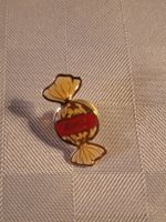 Pin Lindt Kugel Motiv goldfarben guter Zustand
