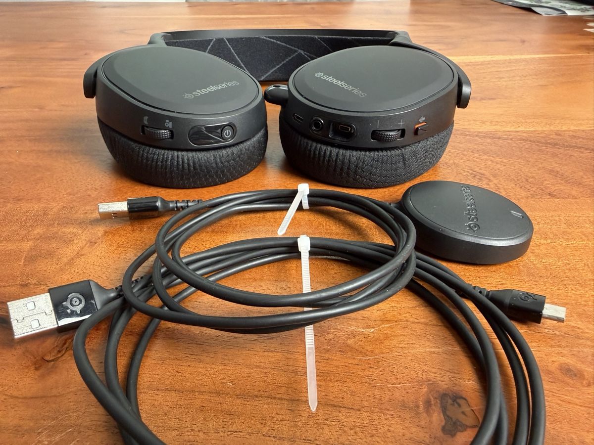 Steelseries Cuffie: SteelSeries Arctis Wireless Gaming Headset mit USB-Dongle &  – Usato da Gossau SG venduto da Alex_Tech 1