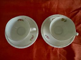 Vintage Set Porzellantassen und Unterteller