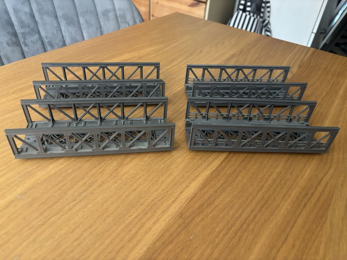 Märklin Modelleisenbahnen: Quatre pont Märklin – Gebraucht aus Orbe von car_8grw