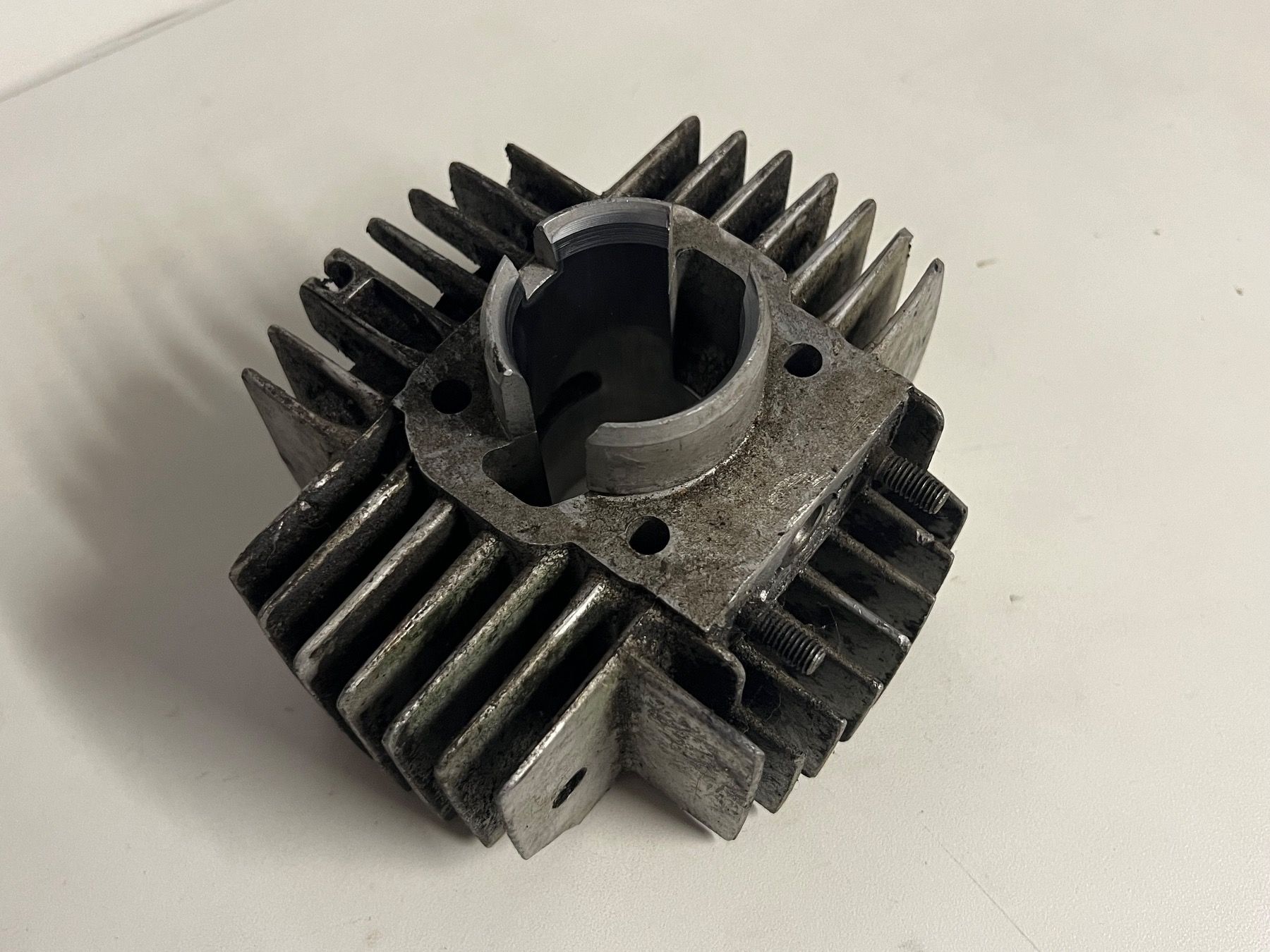 Puch Parti ricambio per ciclomotori: Puch Maxi E50 Zylinder 38mm – Difettoso da Steffisburg venduto da FlorianJohner