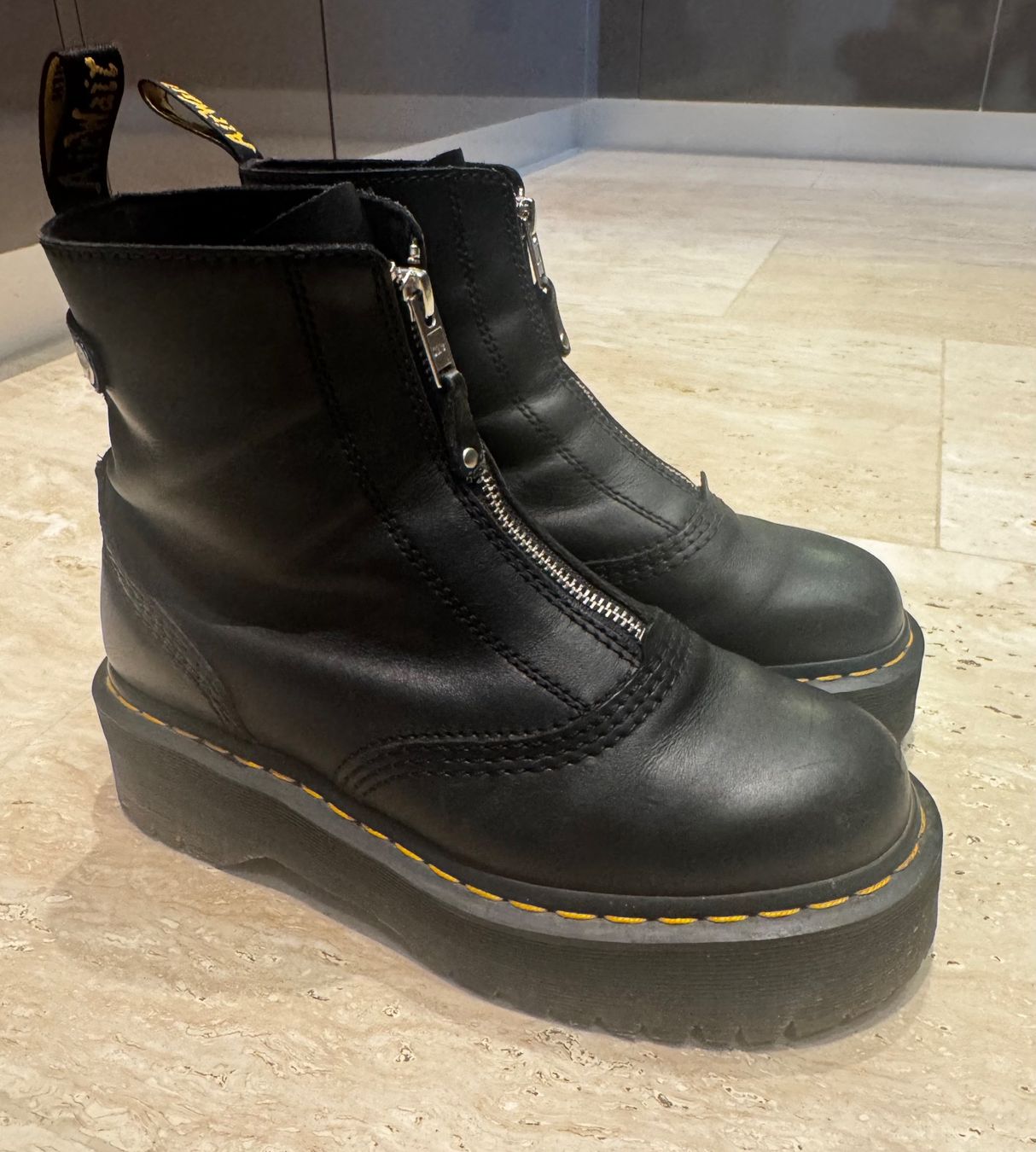 Dr. Martens Damenschuhe: Dr. Martens Jetta Gr. 39 – Gebraucht aus Zürich von robyy 1