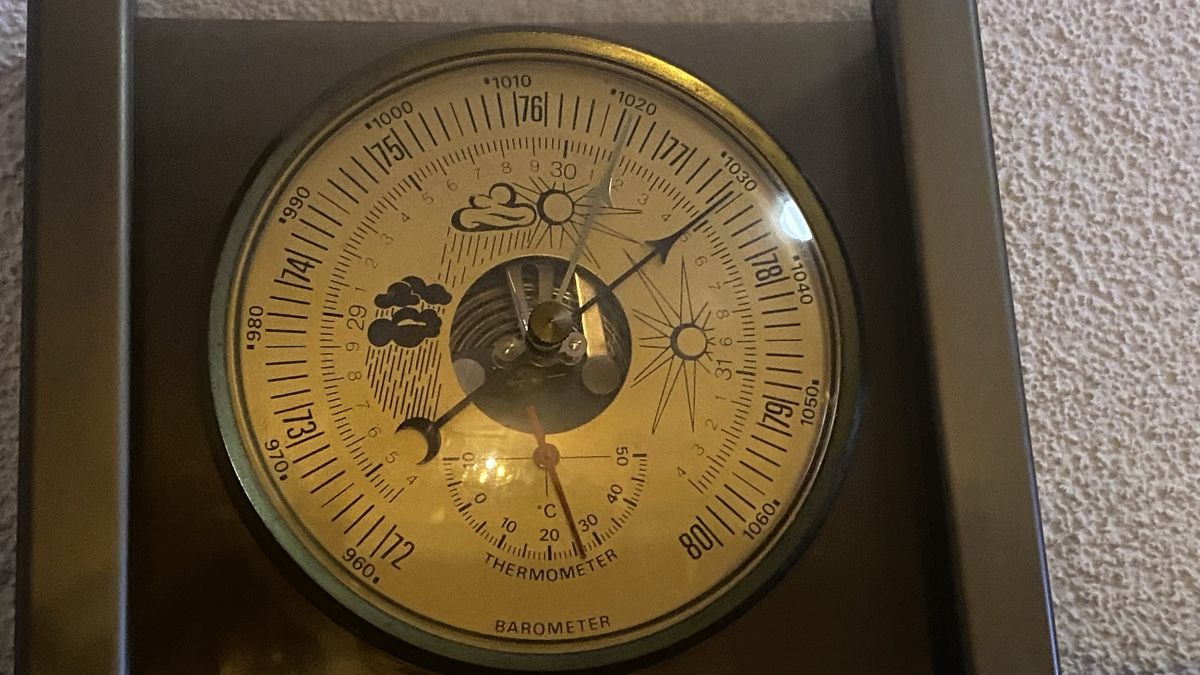 Autres appareils anciens: Barometer Thermometer Messinstrument braun gut erhalten – D'occasion à Zürich par Timi80 1