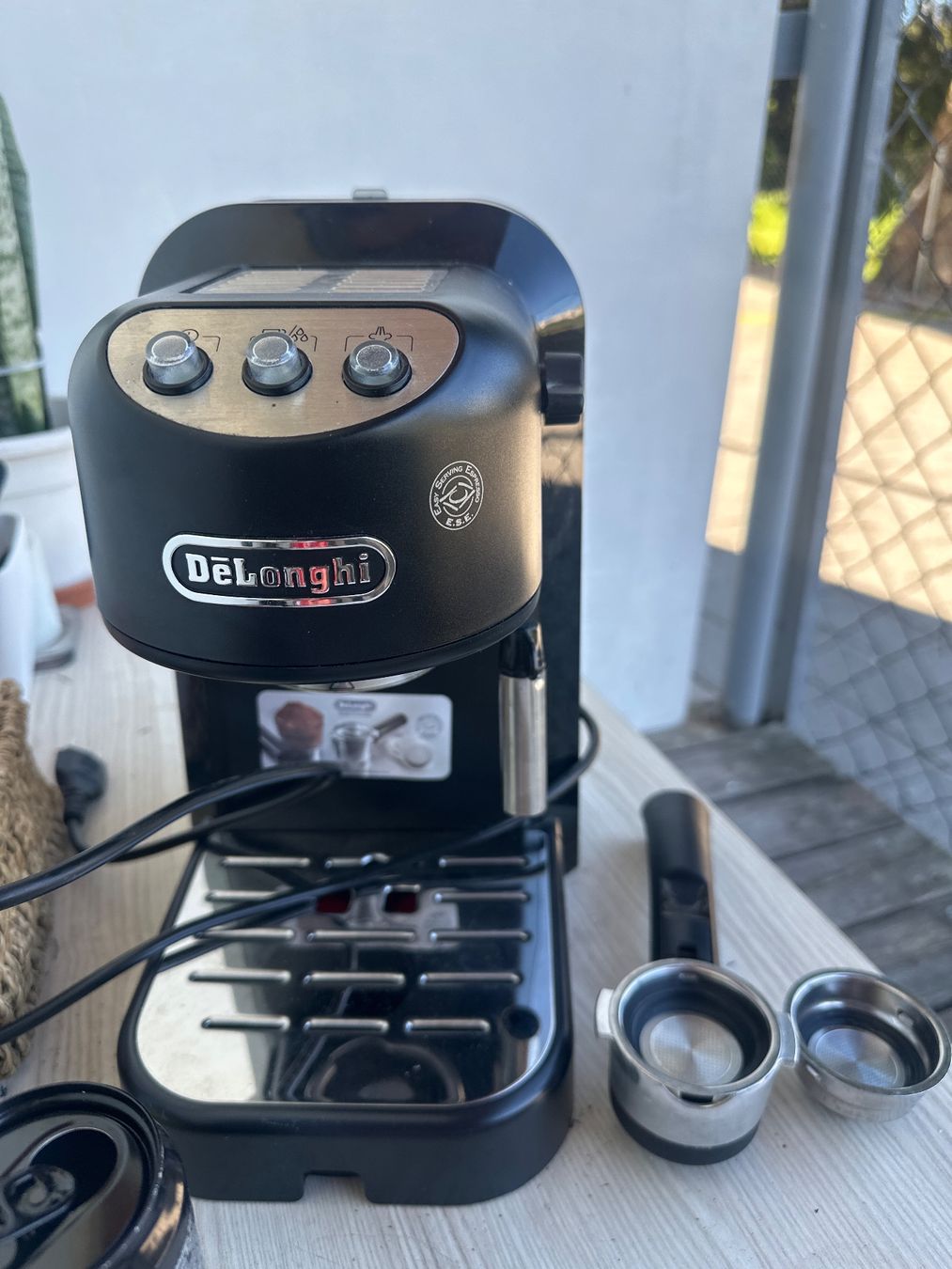 De'Longhi Macchine per caffè & Macchine per espresso: DeLonghi Espresso Machine black used condition – Usato da Wil SG venduto da Tania_schwarzen94 1