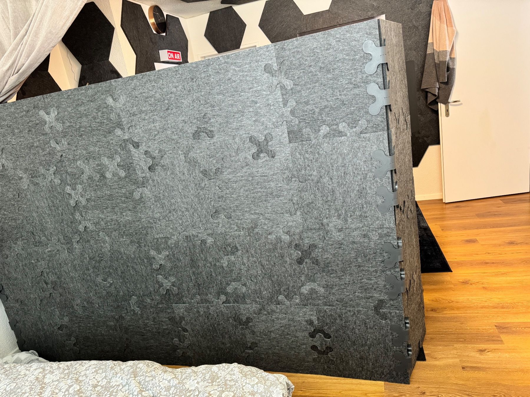 Altri accessori: Plotony Akustikwand 32x 40x40cm | modular inkl. Verbinder – Usato da Winterthur venduto da Flyer16 1