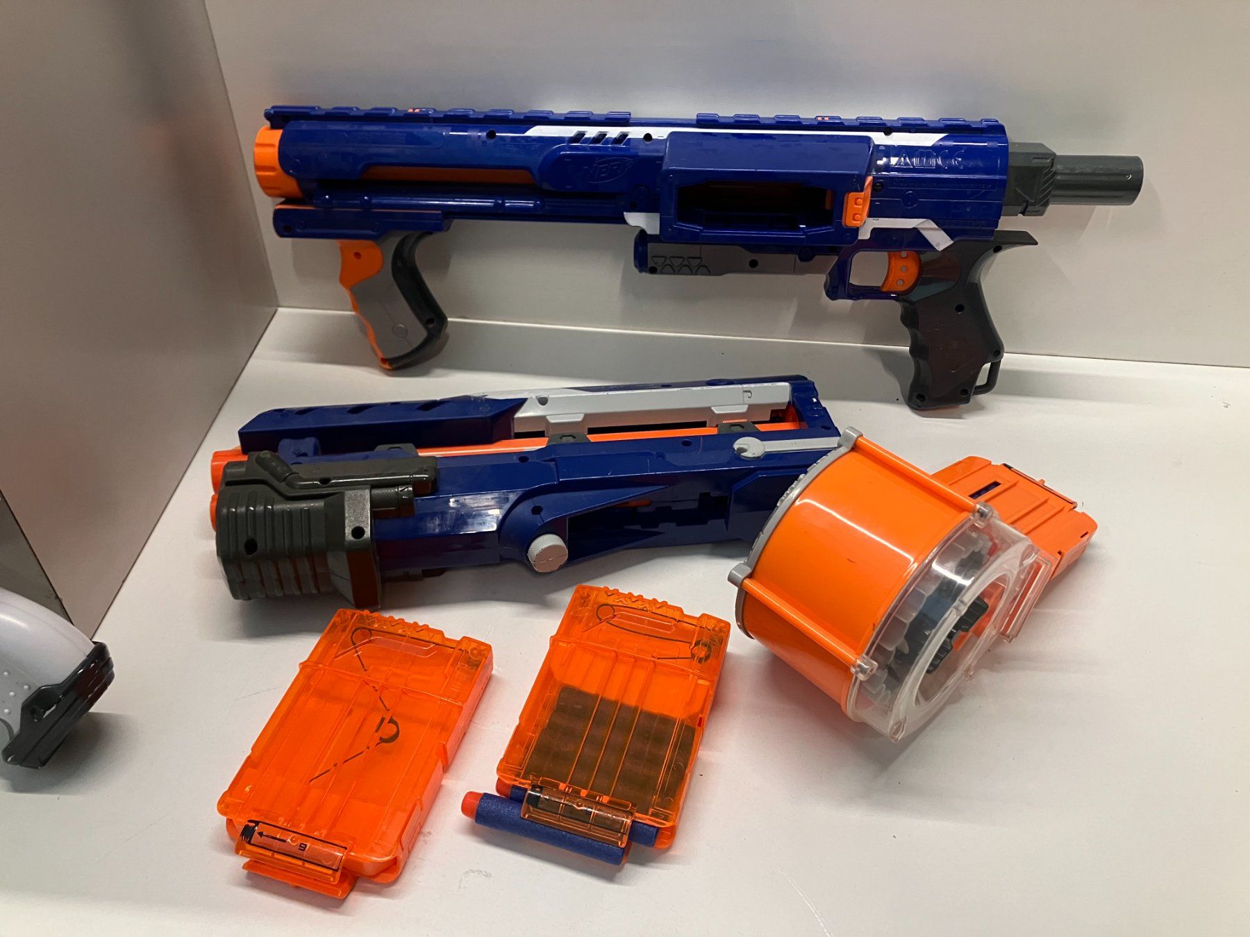 Nerf Giocattoli: gr. Posten gebr. NERF Action Spielzeug ab 1.- – Usato da Lichtensteig venduto da Buy24International 1