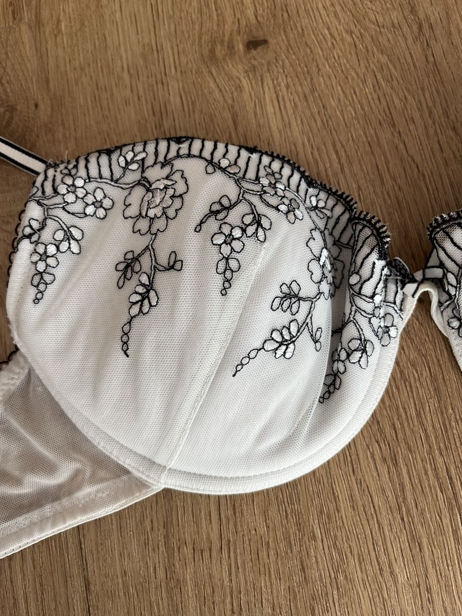 Altra biancheria intima: Weisser BH grösse 75c – Usato da Zimmerwald venduto da wuff81 1
