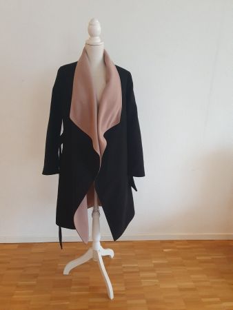 Schicker Damenmantel schwarz beige Gr. 40