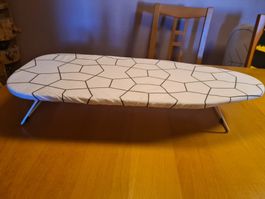 Planche à repasser pliable petit modèle bon état