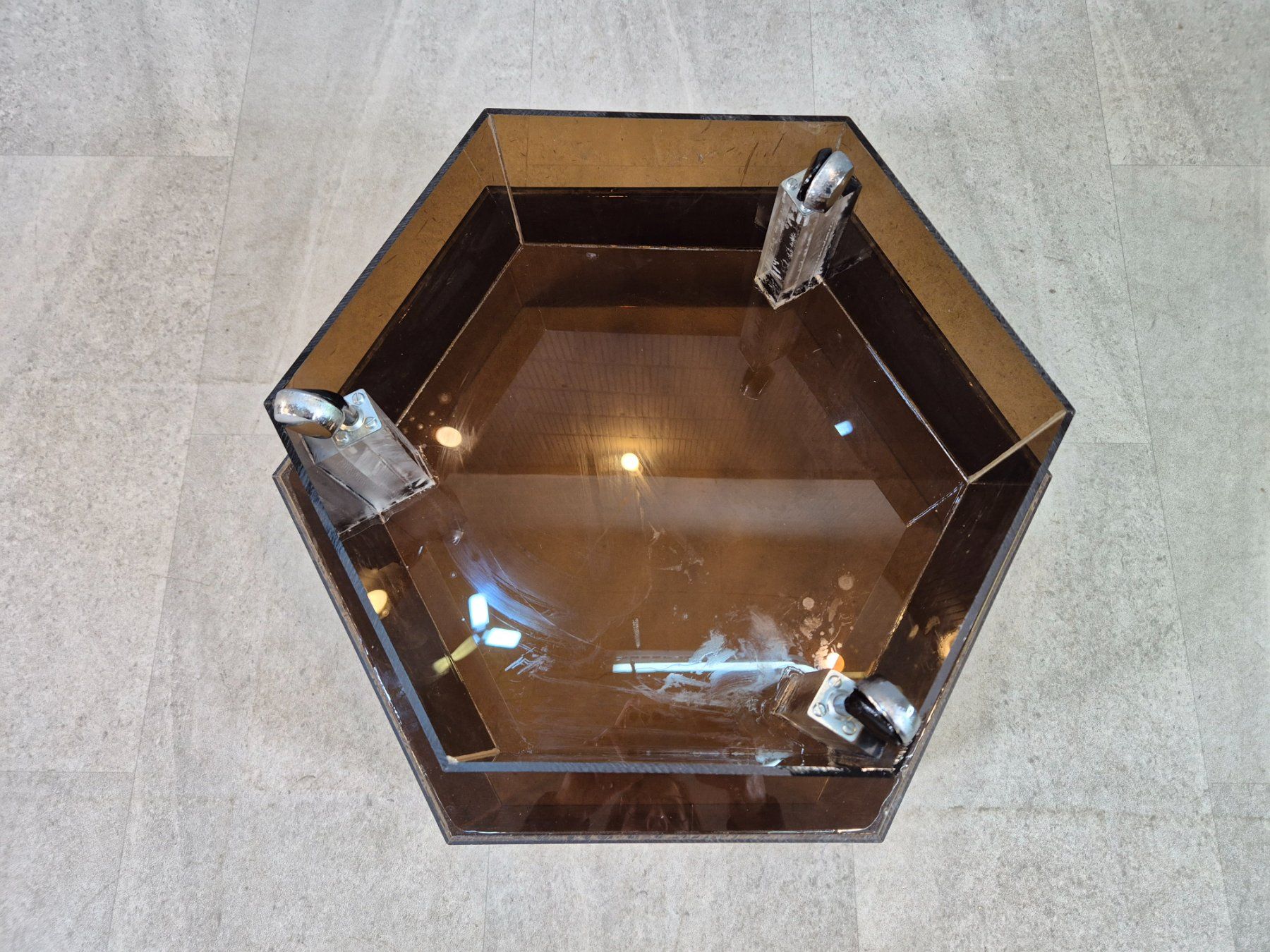 Vasi per fiori: 6 Eck Plexiglas Acryl Blumentopf Blumentrog Pflanzentrog – Usato da Nottwil venduto da Wondewa-Shop 6