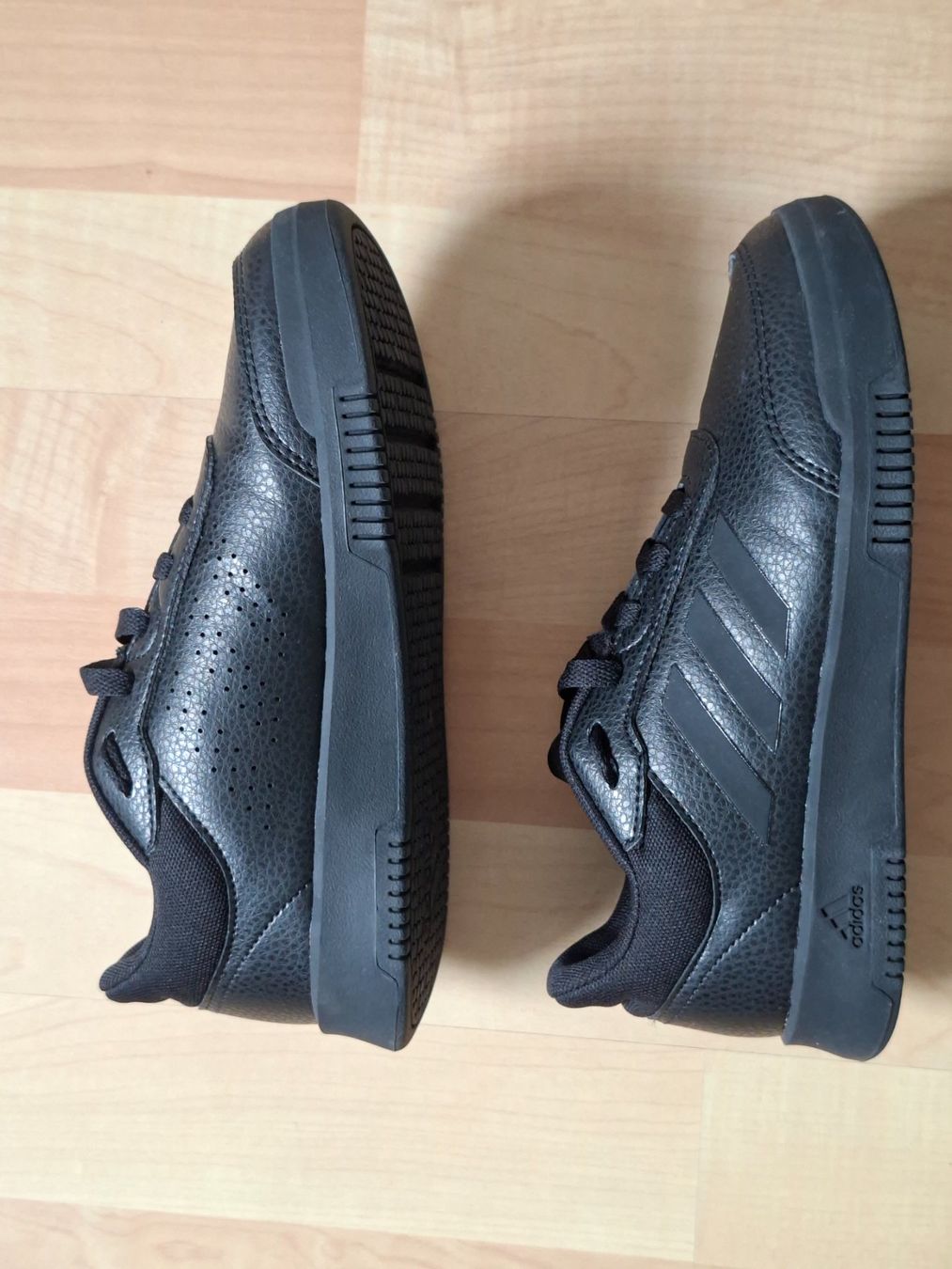Adidas Scarpe da uomo: Sneaker Gr. 35.5 – Nuovo e nell'imballaggio originale da Niederlenz venduto da ion_gv7d 2