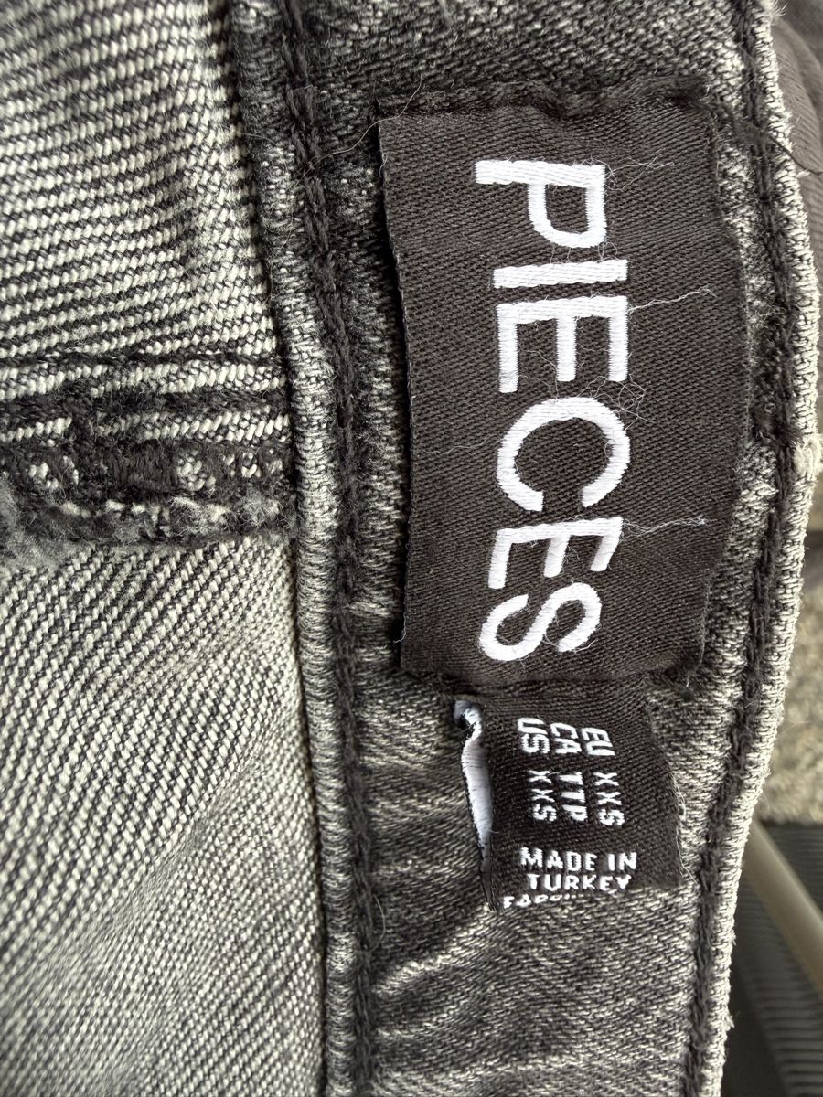 Pieces Jeans: Jeans Pieces grau – Gebraucht aus Münchenbuchsee von nae_slq8 4