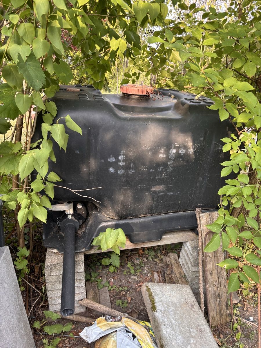 Tränken & Tröge: Wassertank 500 Liter – Gebraucht aus Egg bei Zürich von Fylanblau