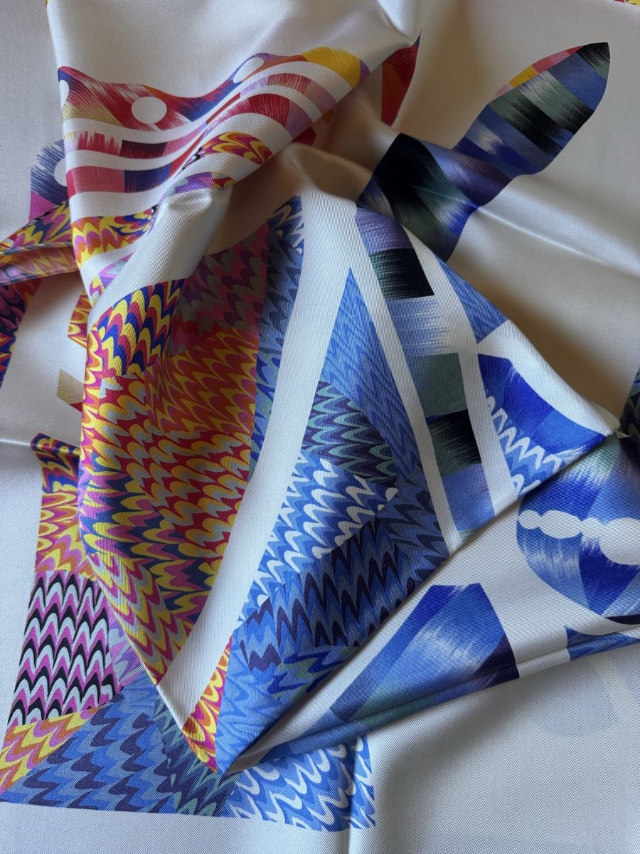 Hermès Foulard & Sciarpe: Hermès Marble 90 neuf, Robe du Soir  – Nuovo e nell'imballaggio originale da Genève venduto da Allisgood 7