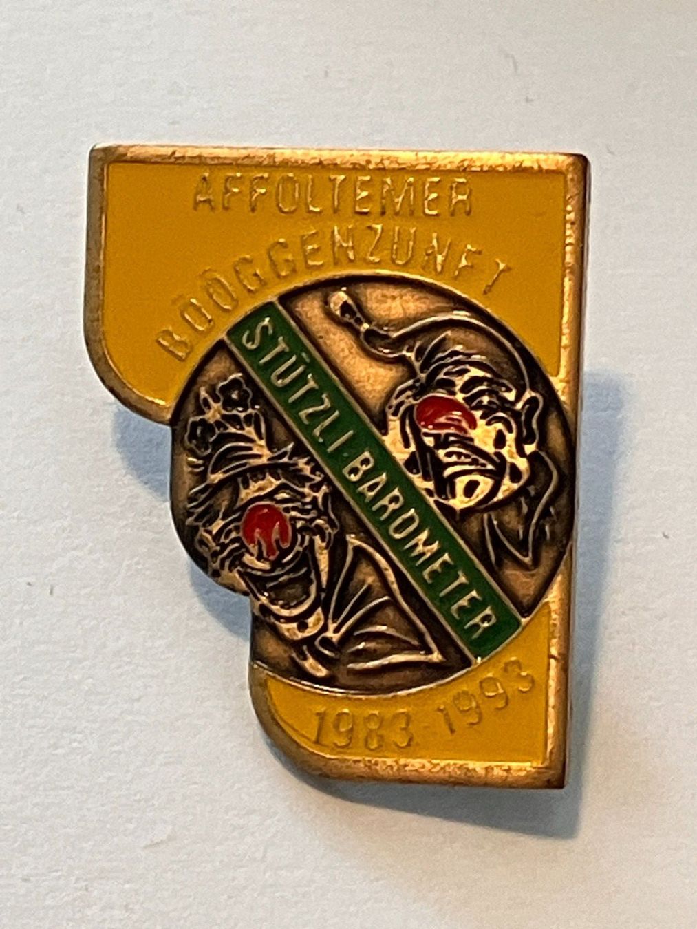 Placchette & Badge: 1 Pin Affoltemer Bööggenzunft – Usato da Basel venduto da djwwpp