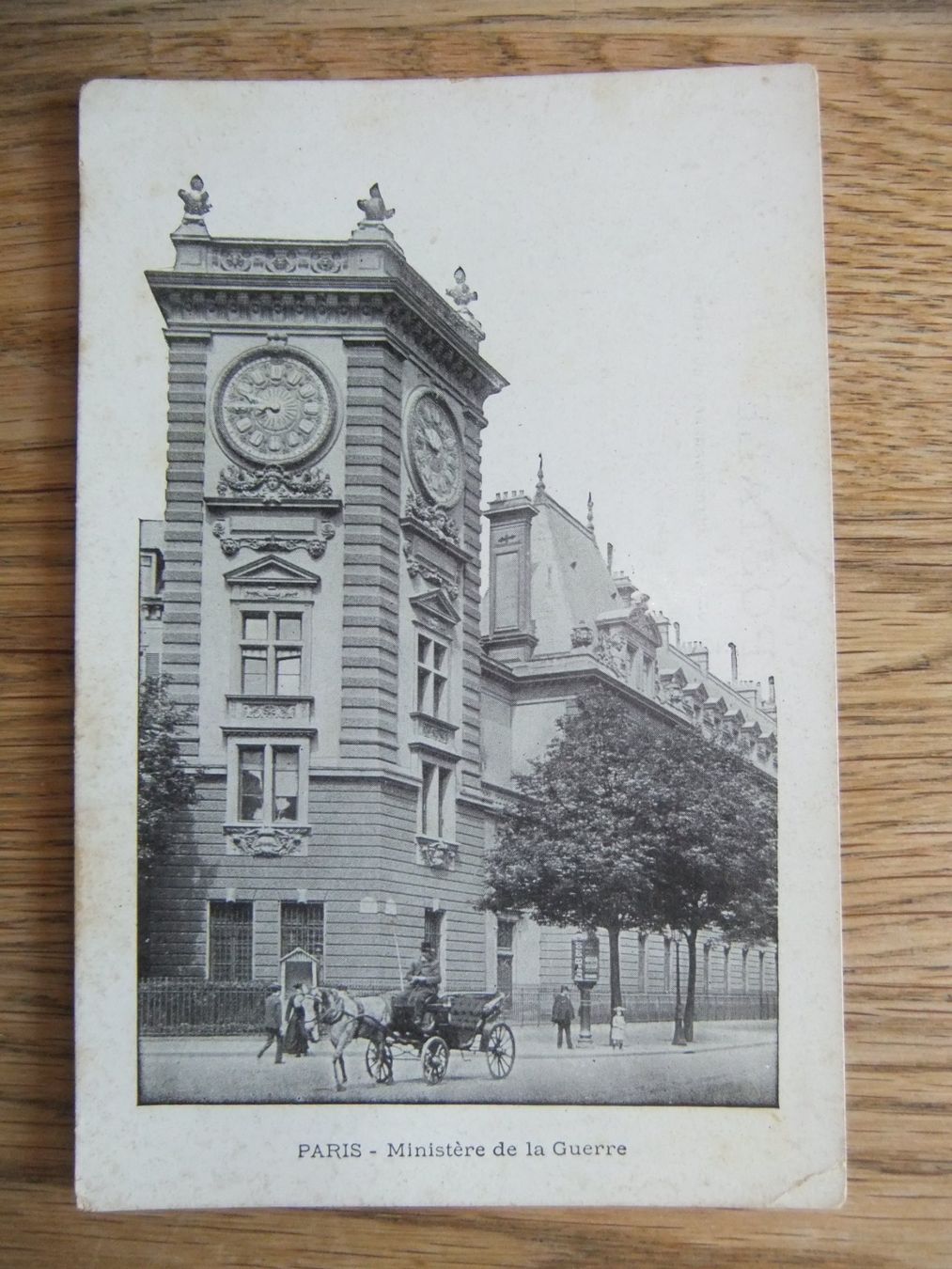 Cartoline postali: Kutsche vor dem Kriegsministerium Paris – Usato da St. Niklaus VS venduto da wunschlos54