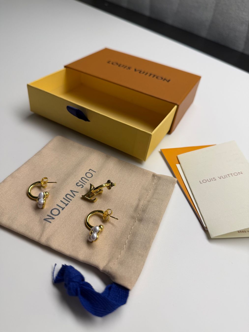 Louis Vuitton Orecchini pendenti & Orecchini a lobo: Louis Vuitton Floragram M01025 – Usato da Rebstein venduto da gad_gz8q 3