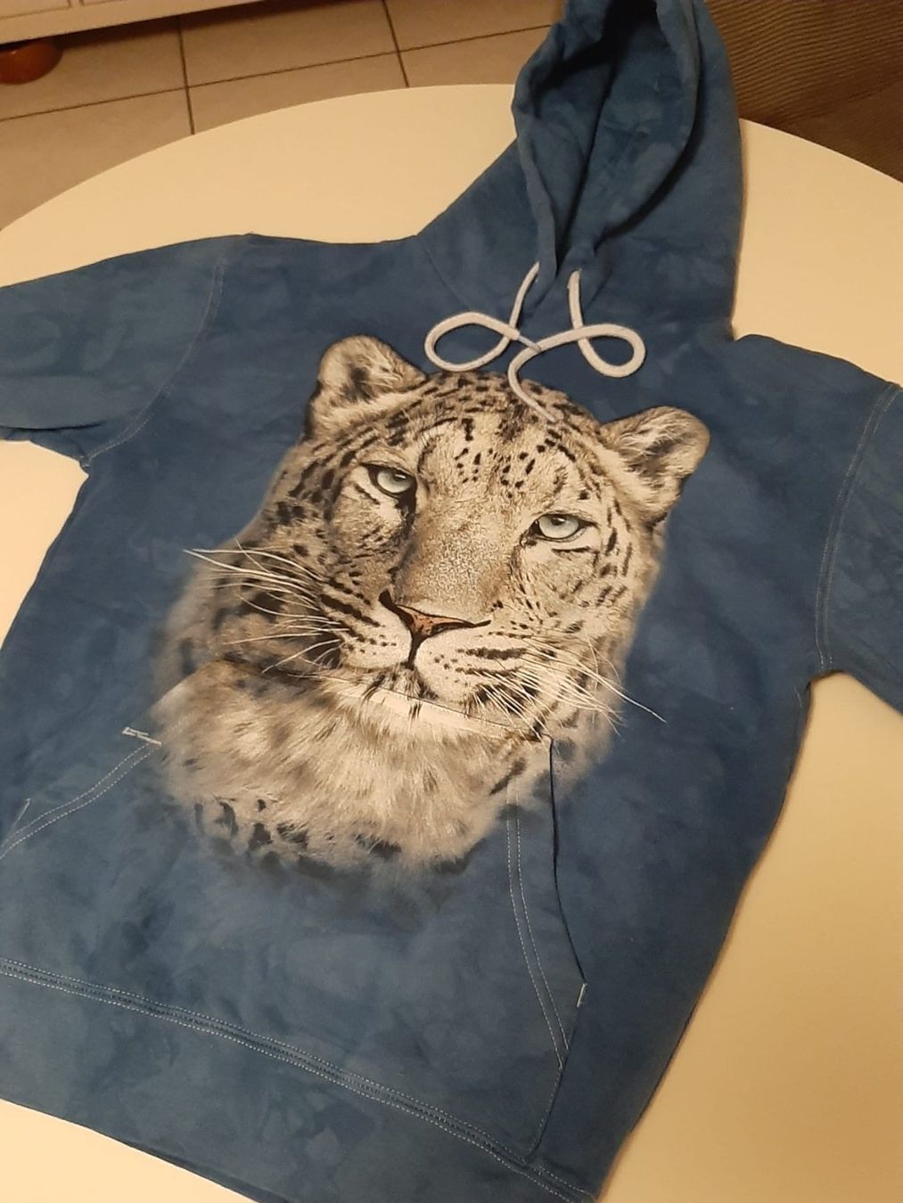 Pullover & Sweatshirts: Pullover mit Schneeleopardmotiv – Gebraucht aus Sissach von ruminative