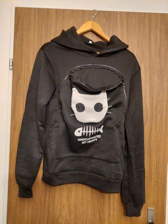 Kapuzenpulli mit Tragetasche