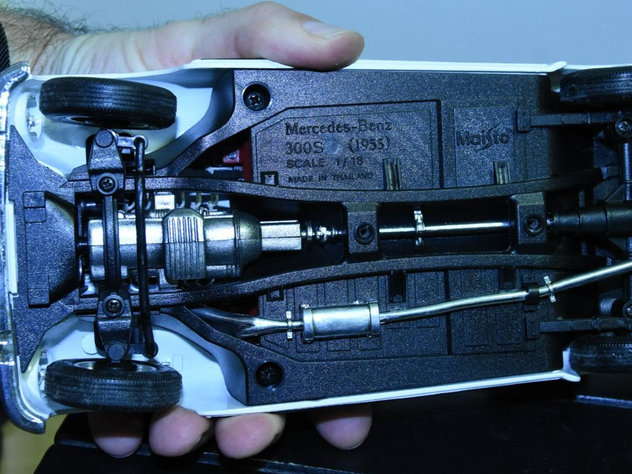 Maisto Modellautos: Modellauto Mercedes-Benz 300 S, Maisto – Gebraucht aus Giswil von Guardia75 8