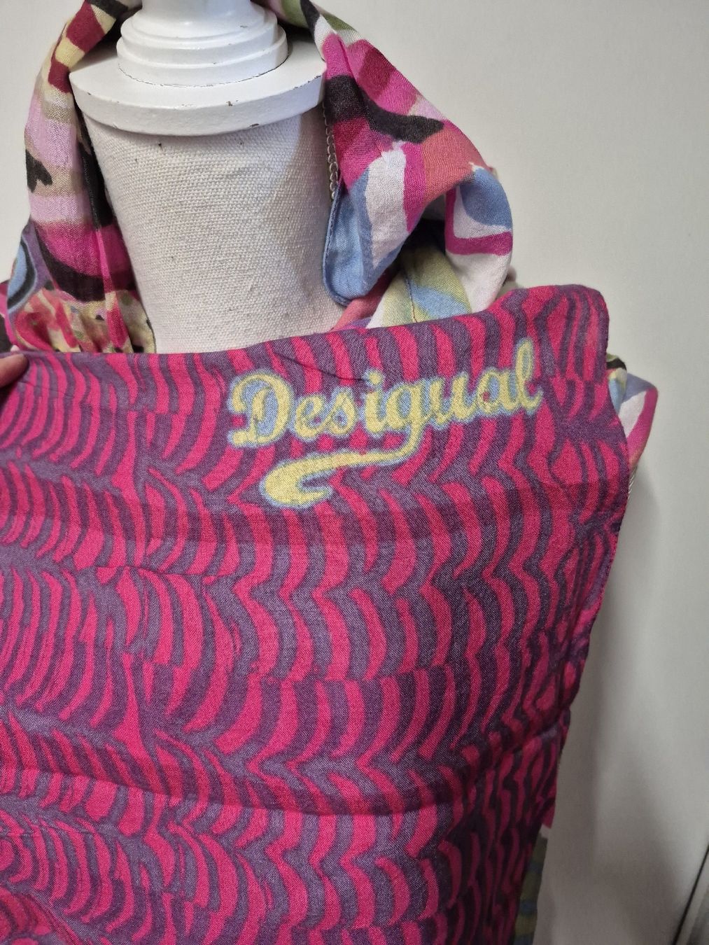 Desigual Foulard & Sciarpe: Desigual Schal / Halstuch buntes Muster – Usato da Merligen venduto da muss_haben 4