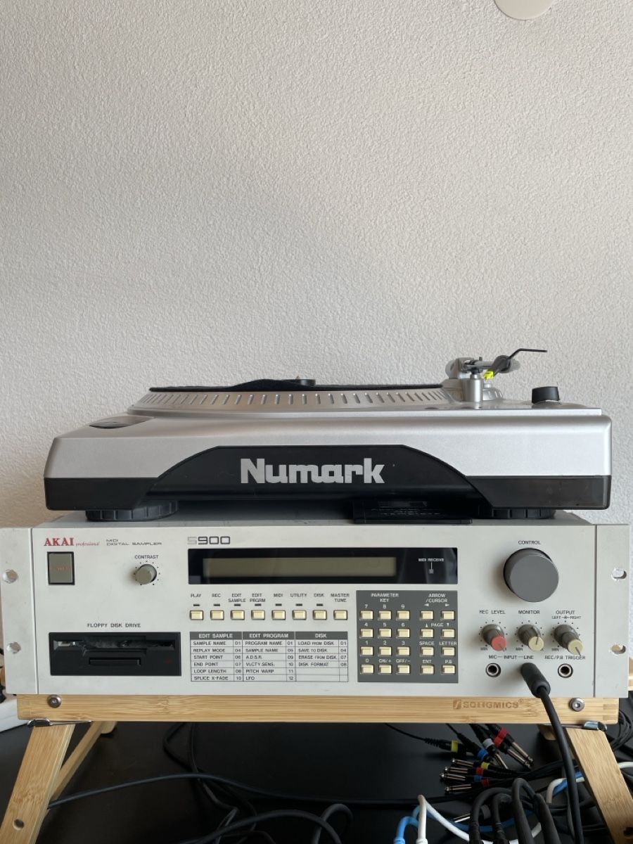 Akai Instruments de musique: Akai S900 mit Disketten – D'occasion à Selzach par adr_8mst