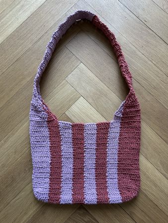 Gestreifte Häkeltasche für den Sommer, Handarbeit, Lilla/Alt