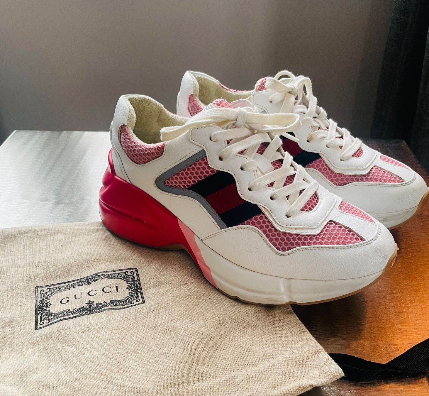 Gucci Chaussures femmes: Gucci Sneaker Damen Gr. 36 – D'occasion à St. Gallen par Bt5 1