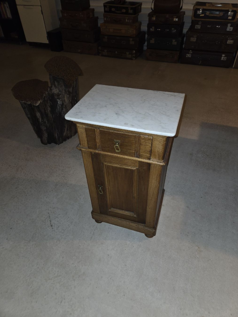Comodini: Antikes Marmor Nachttischli, Holz – Usato da Hauptwil venduto da Ch.Wid 1
