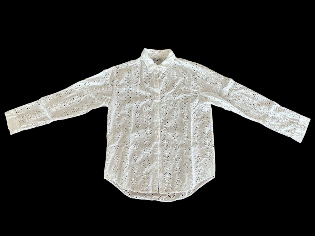 Zara Camicette: Chemise blanche ajourée Zara – Usato da Dotzigen venduto da SecondHandGems
