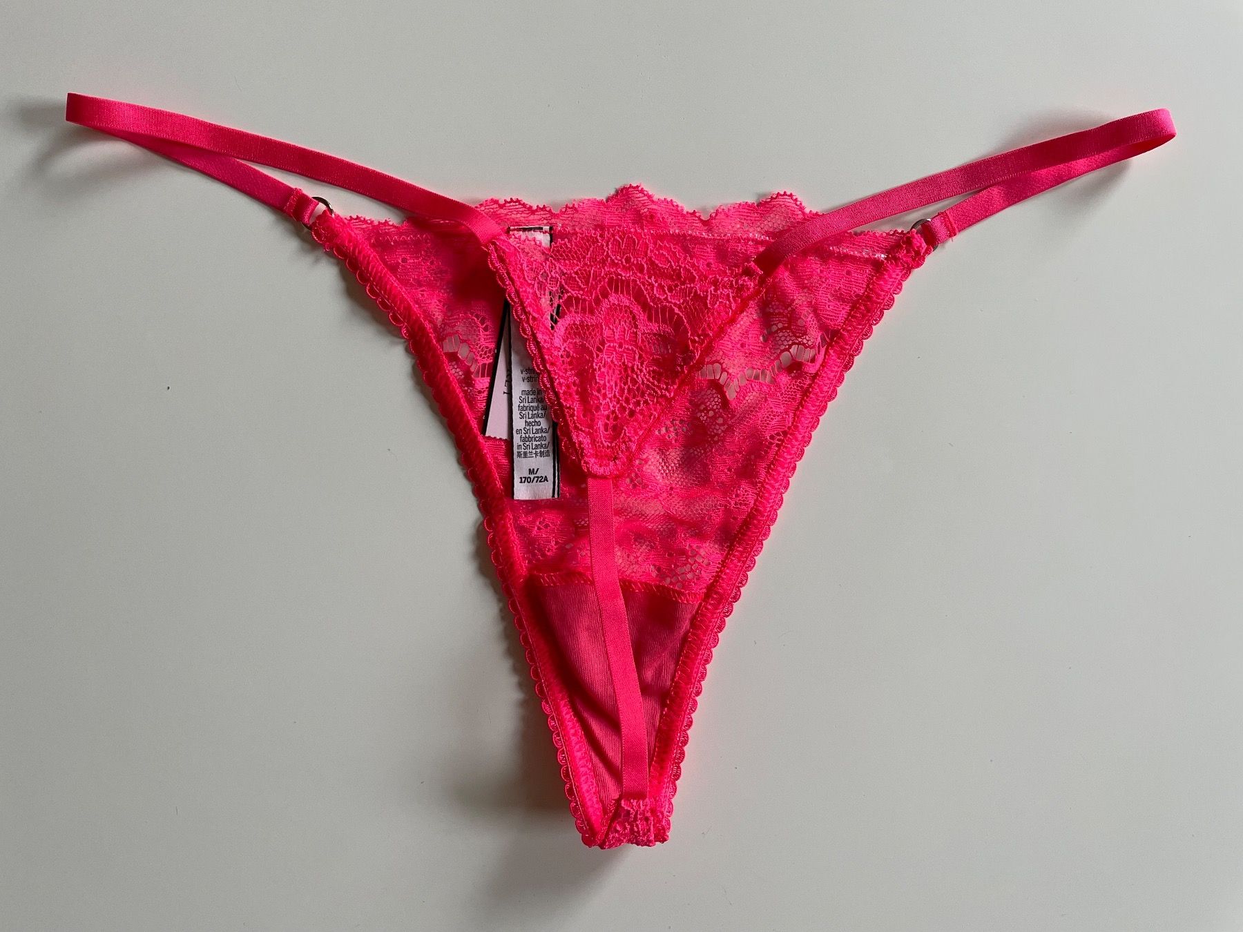 Victoria's Secret Altra biancheria intima: Victoria’s Secret V-String Thong M NEW – Nuovo e nell'imballaggio originale da Dübendorf venduto da VSAngel 1