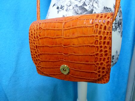 § OTHER STORIES HANDTASCHE LEDER FESTE FORM LANGER RIEMEN